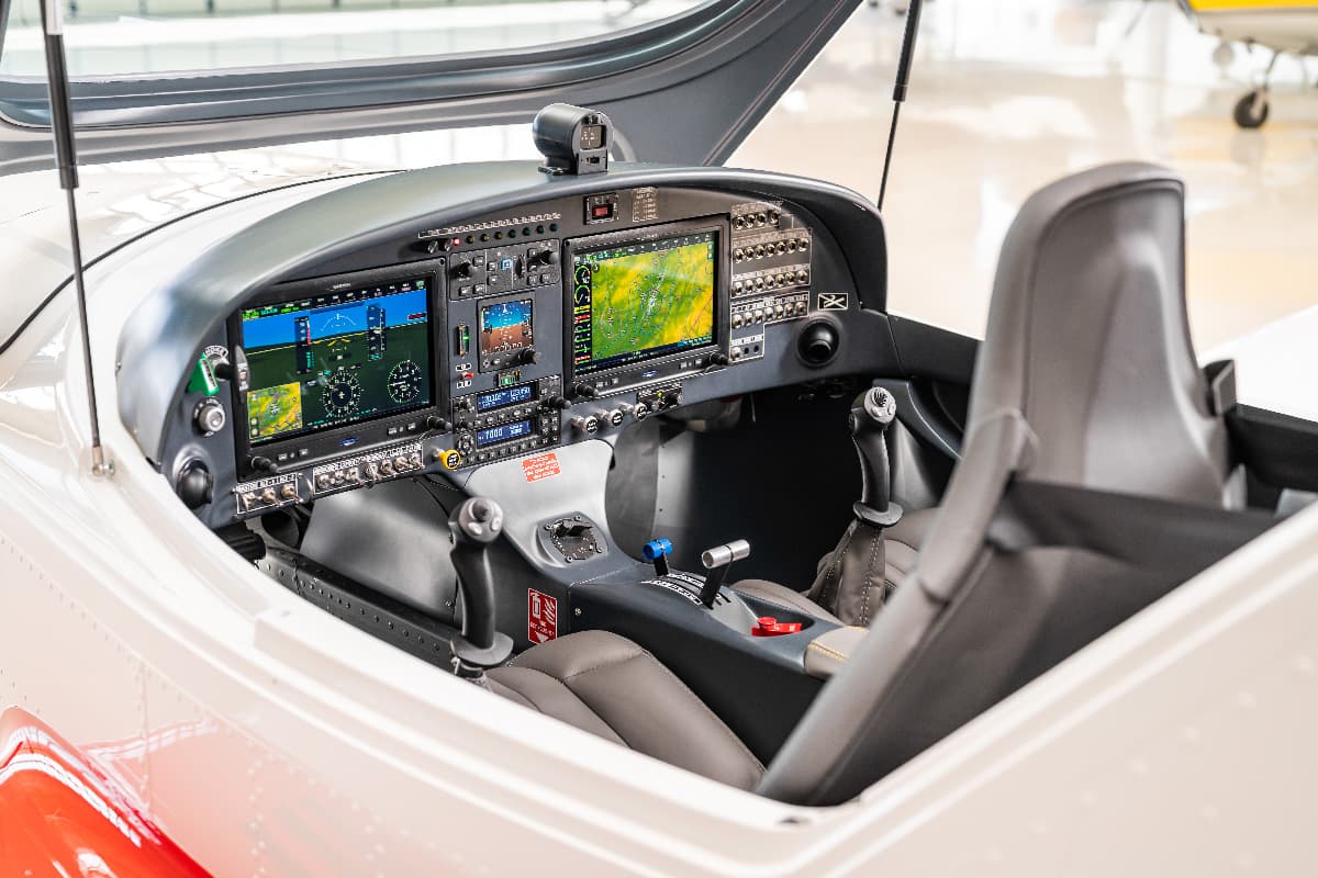 Bristell B8M instrument panel with full glass avionics